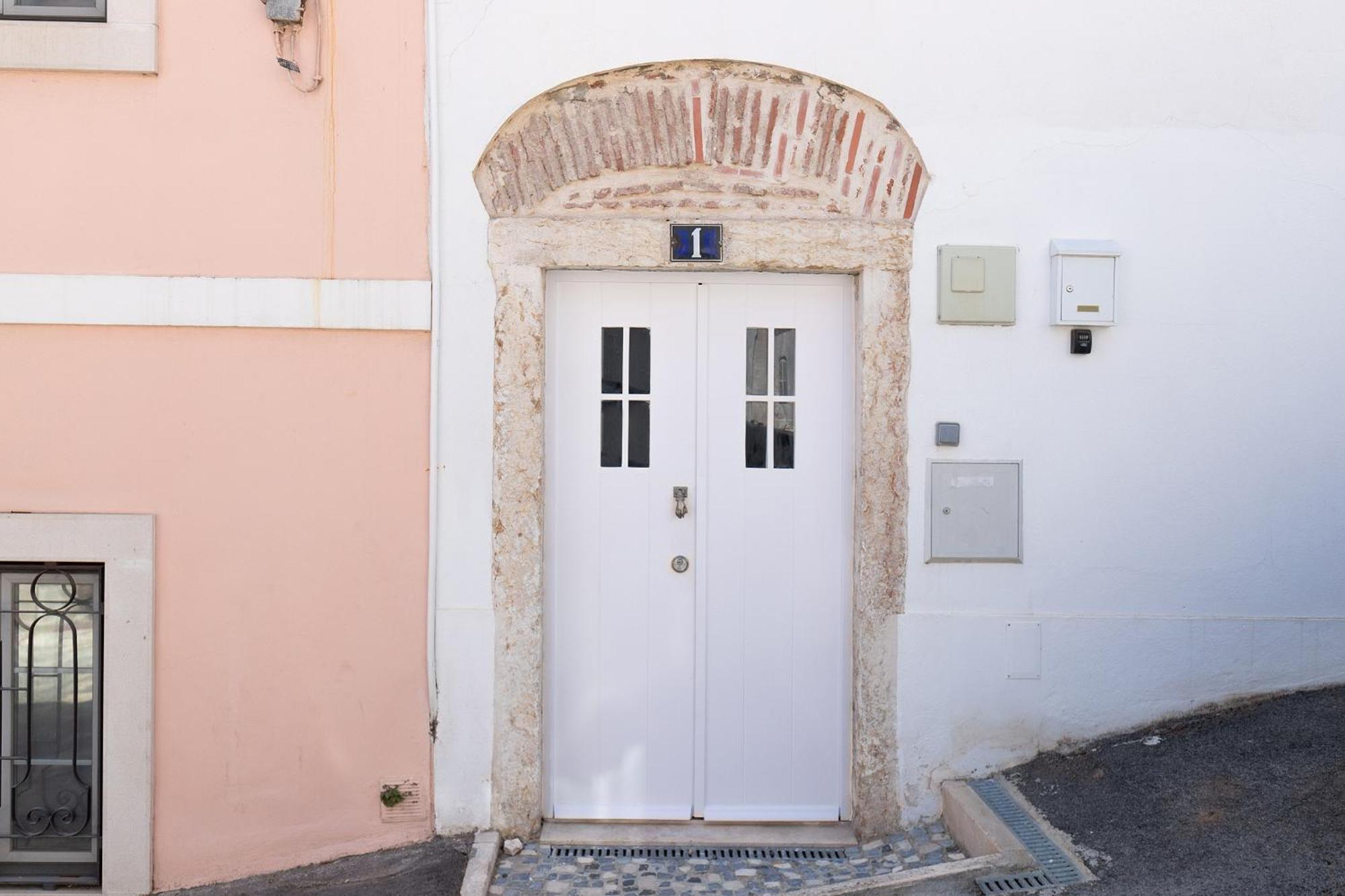 Classic Lisbon Homes: Bright & Central In Belem Eksteriør bilde